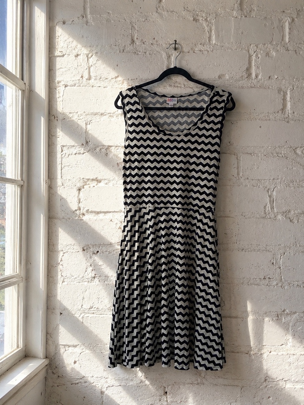 LuLaRoe Nicki Black White Chevron Sleeveless Fit & Flare Dress L